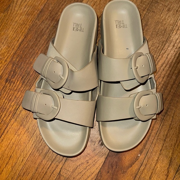 Time & Tru Sandals - Picture 2 of 2